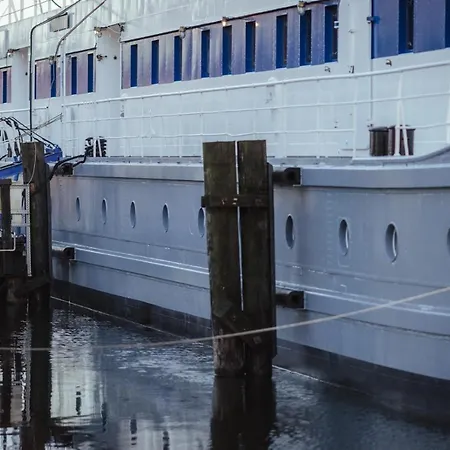 Hotel Arcona - Uebernachten Auf Dem Wasser - Direkt Am Bontekai *