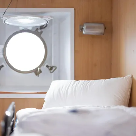 Hotel Arcona - Uebernachten Auf Dem Wasser - Direkt Am Bontekai