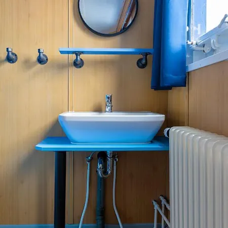 Arcona - Uebernachten Auf Dem Wasser - Direkt Am Bontekai Hotel *