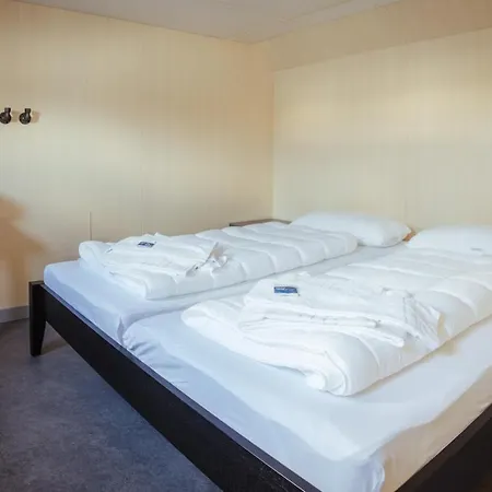 Arcona - Uebernachten Auf Dem Wasser - Direkt Am Bontekai Hotel Wilhelmshaven