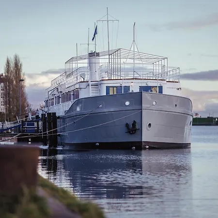 Arcona - Uebernachten Auf Dem Wasser - Direkt Am Bontekai *