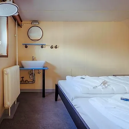 Hotel Arcona - Uebernachten Auf Dem Wasser - Direkt Am Bontekai