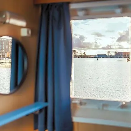 Arcona - Uebernachten Auf Dem Wasser - Direkt Am Bontekai Wilhelmshaven