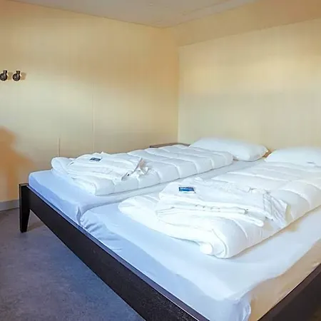 Arcona - Uebernachten Auf Dem Wasser - Direkt Am Bontekai Hotel