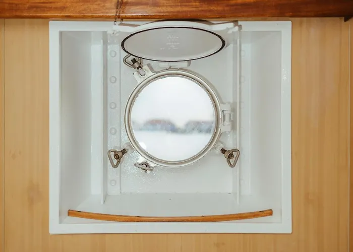 Arcona - Uebernachten Auf Dem Wasser - Direkt Am Bontekai * Wilhelmshaven